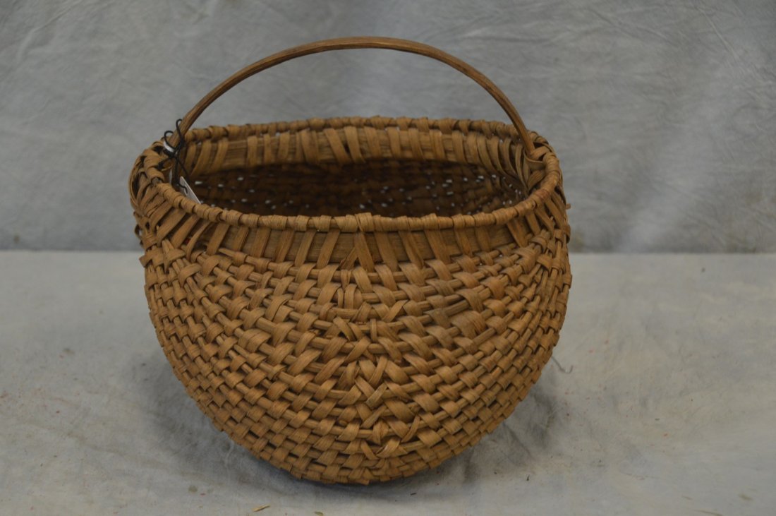 Pennsylvania exaggerated buttocks basket, oak splint, (1 of 3)
