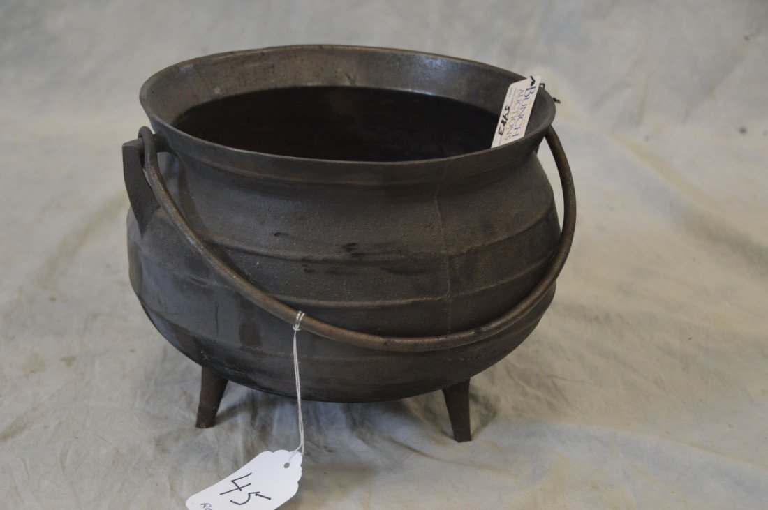 Cast iron cauldron, small size, swing handle, 3 feet, (1 of 4)