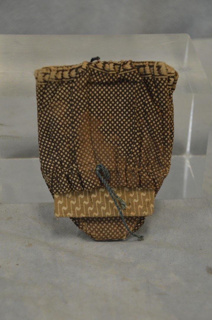 Cloth sewing case, 19th C, with original needle holder, (1 of 3)