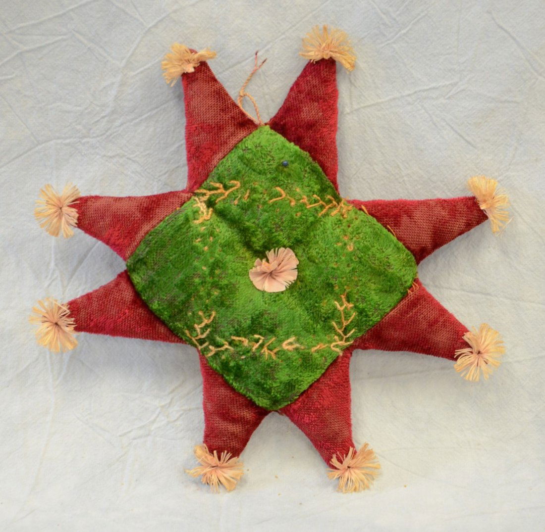 Pennsylvania red & green velvet star pincushion, c (1 of 2)