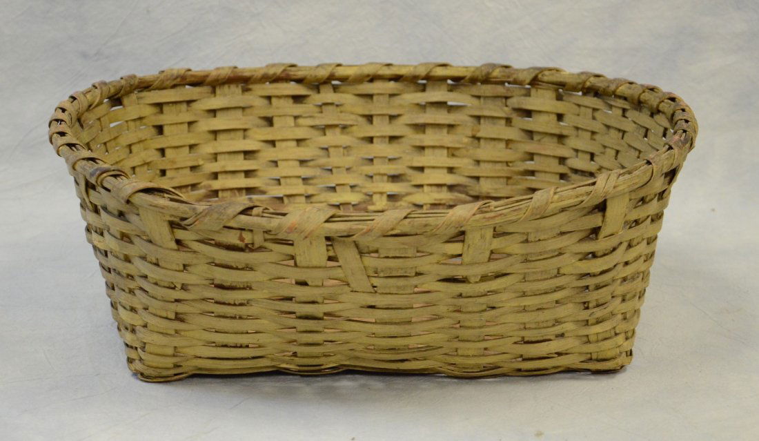 Oval Basket, with rectangular bottom, oak splint, NJ (1 of 3)