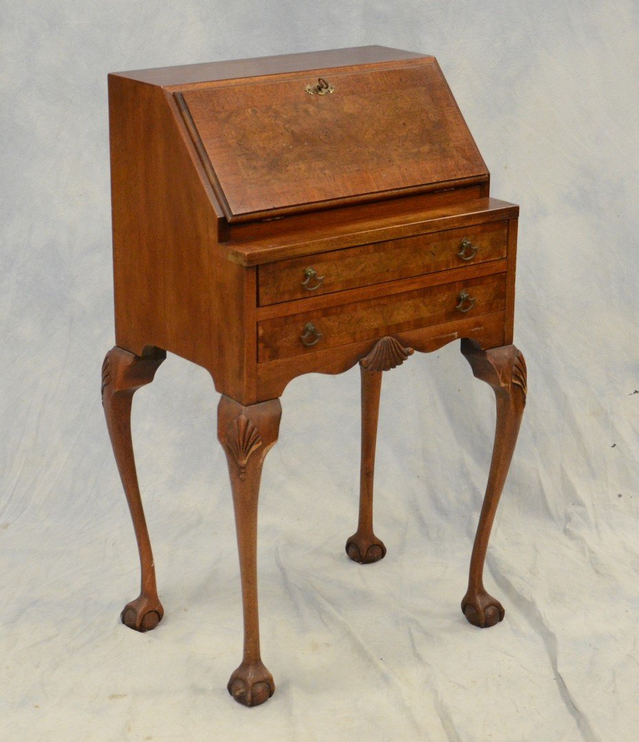 Hickory Chair Company Queen Anne style diminutive slant (1 of 3)