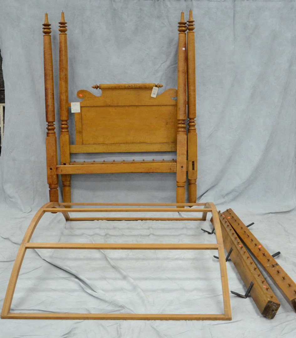 Sheraton figured maple 4 post arched canopy bed, posts (1 of 1)