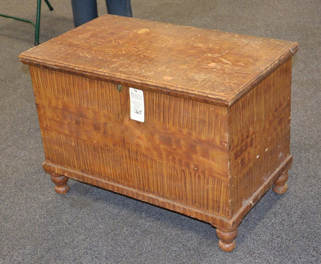 Grain decorated dovetailed pine blanket chest, till, (1 of 1)