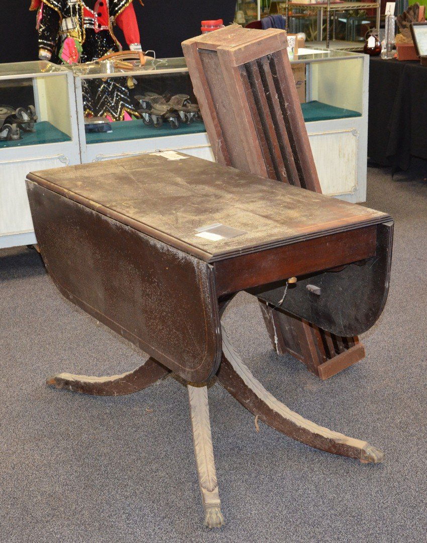 Charak "The Danbury" inlaid mahogany Duncan Phyfe style: Charak "The Danbury" inlaid mahogany Duncan Phyfe style drop leaf DR table, (4) 11" leaves, 45" w, 60" with leaves up, 104" extended, needs finish work