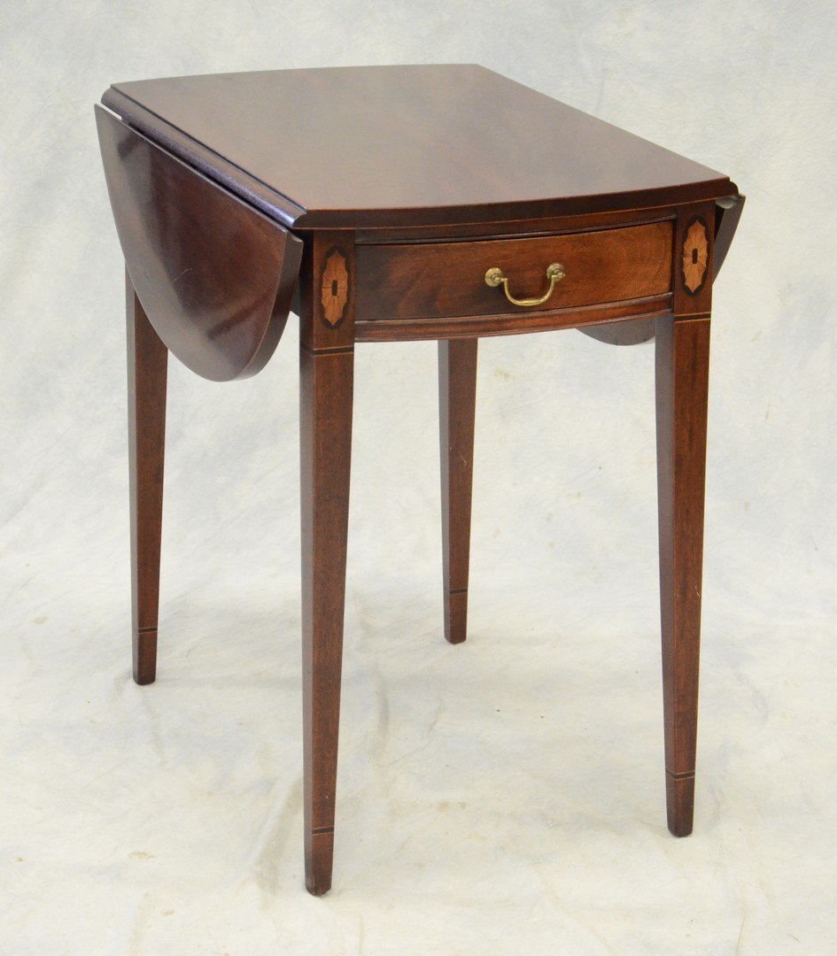 Hickory Chair Co mahogany Pembroke table, oval inlay at (1 of 2)