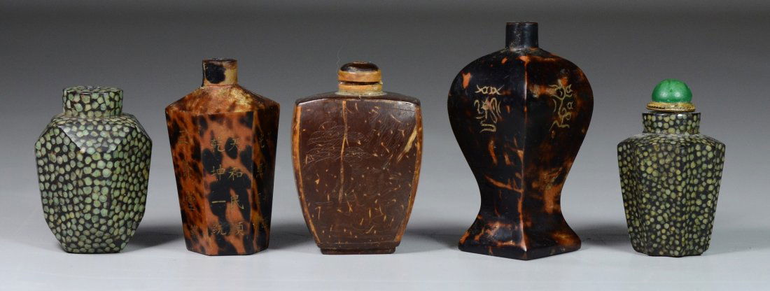 (5) Lacquered/wood Chinese snuff bottles, 2 lacking (1 of 3)