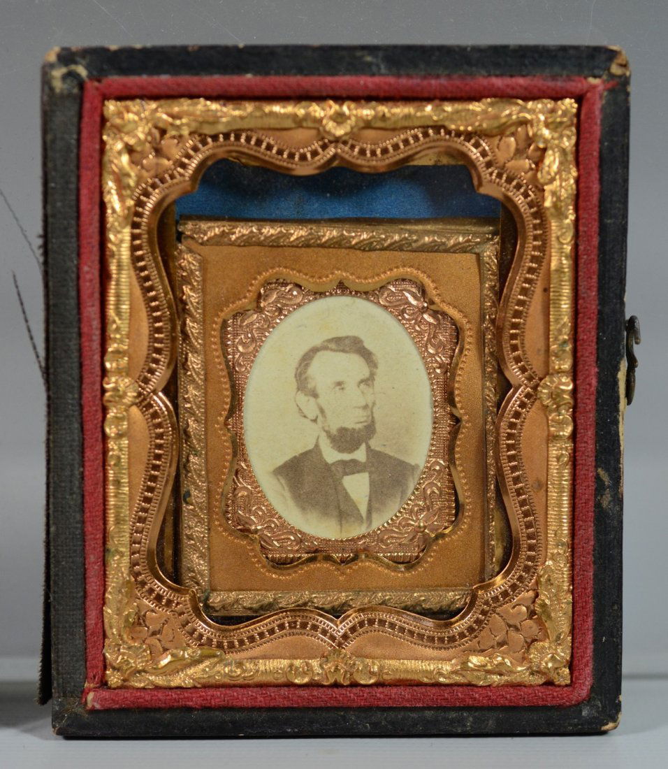 Gem albumen badge, Abraham Lincoln, contained in a (1 of 4)