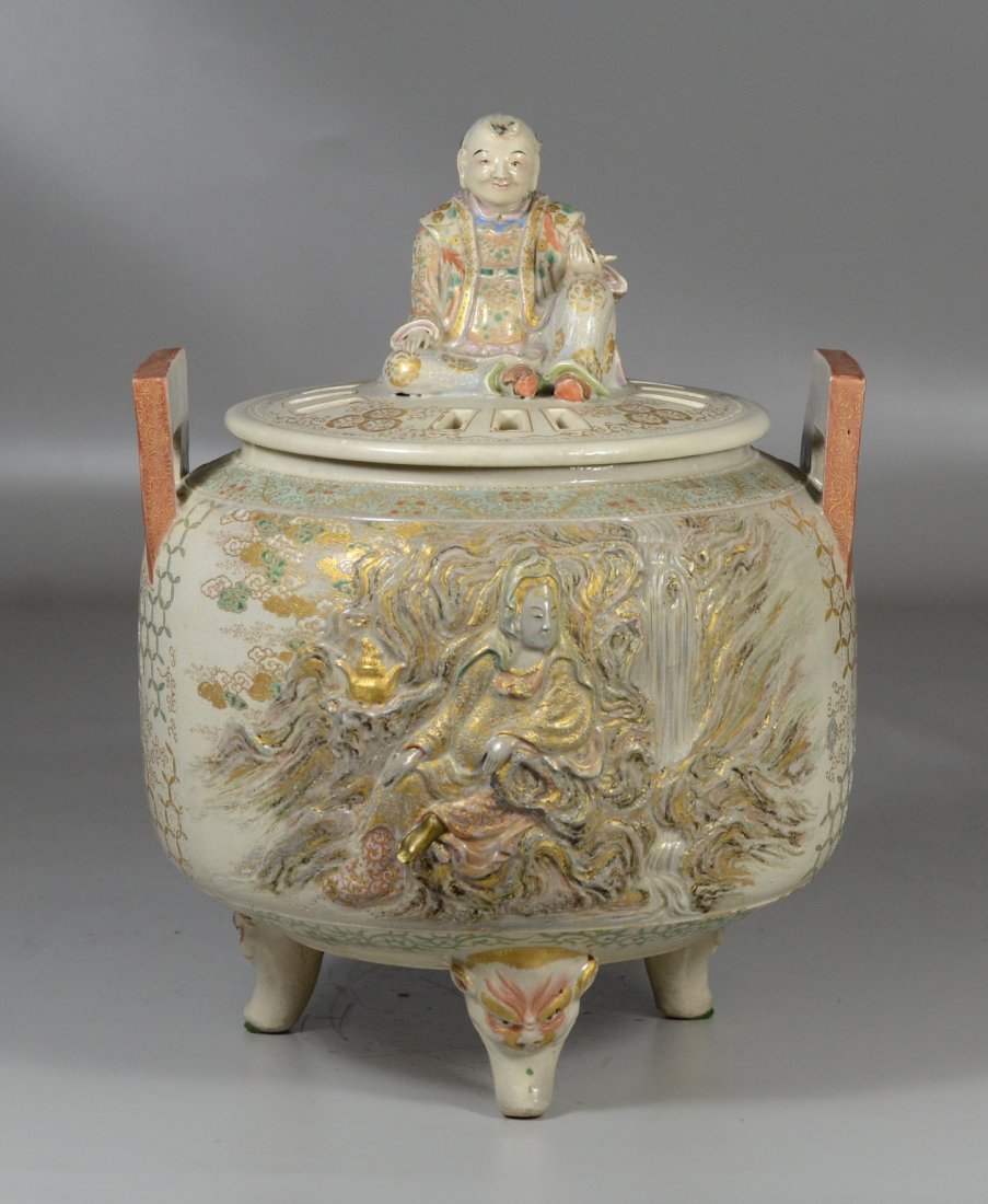Japanese Satsuma covered potpourri jar, each side with (1 of 7)