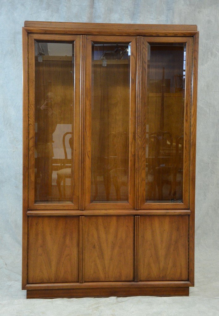 Henredon Modern Design China Closet, 79" h, 50" w, 16": Henredon Modern Design China Closet, 79" h, 50" w, 16" d