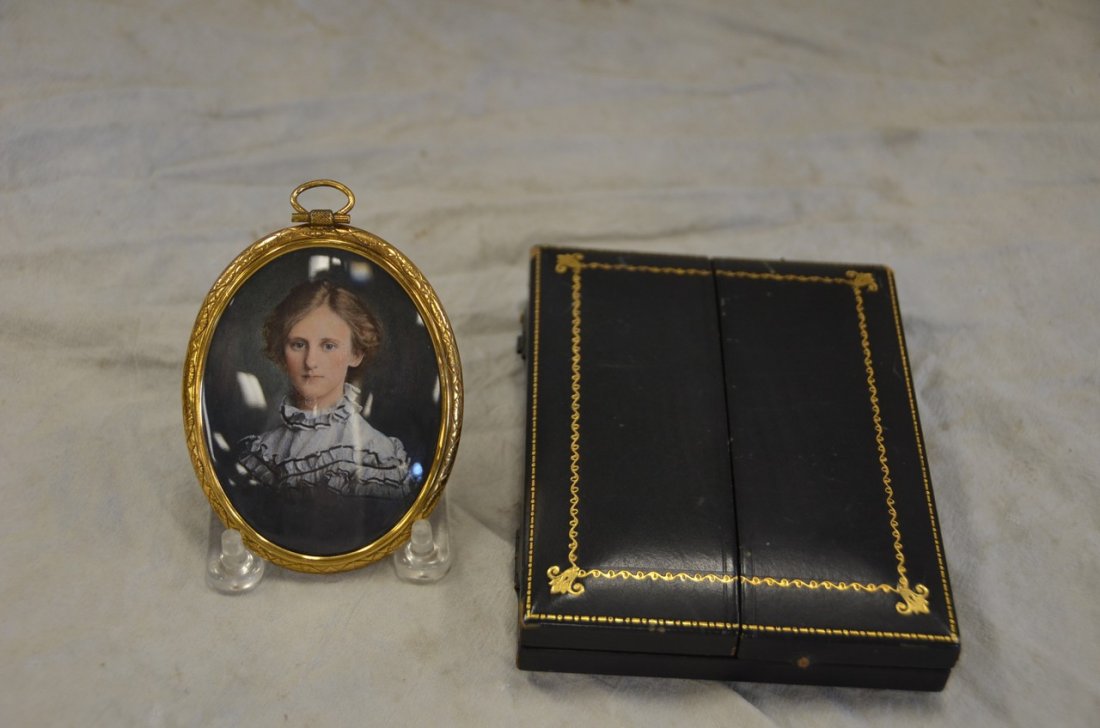 Oval handpainted portrait on Ivory in yellow gold (1 of 2)