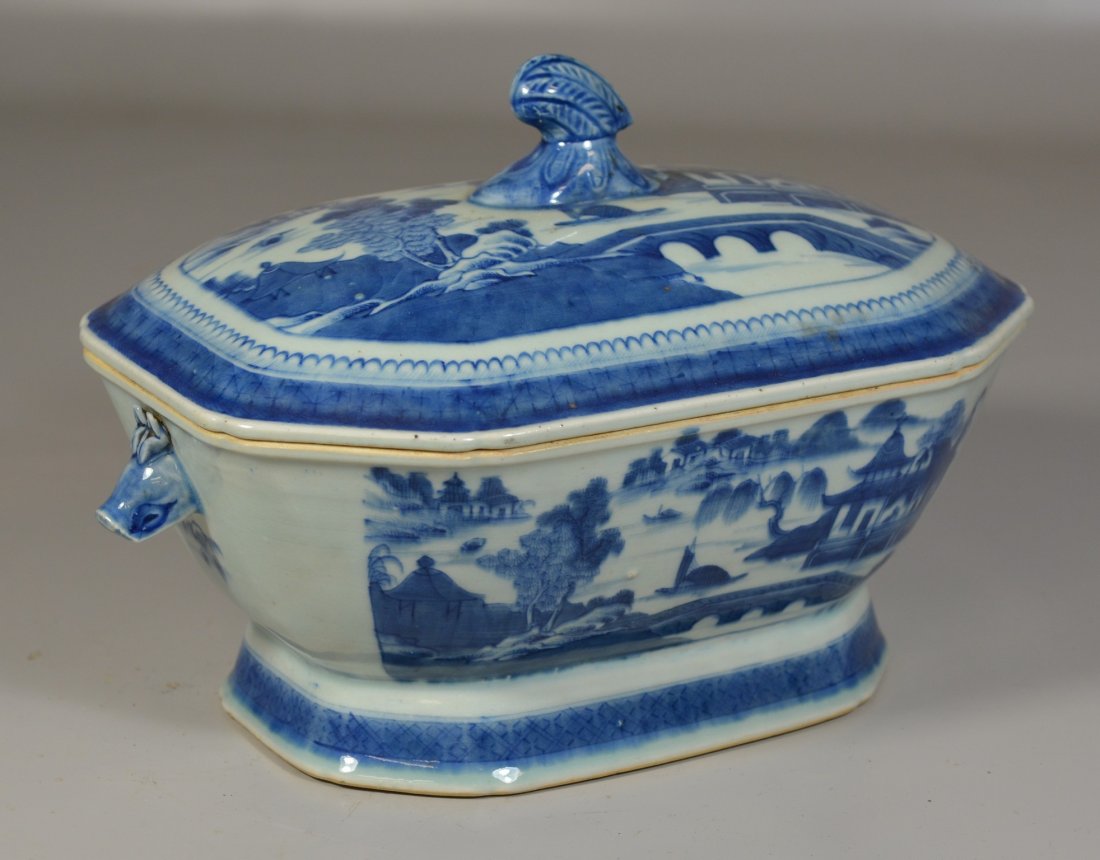 Chinese Export Canton pattern covered tureen with (1 of 3)