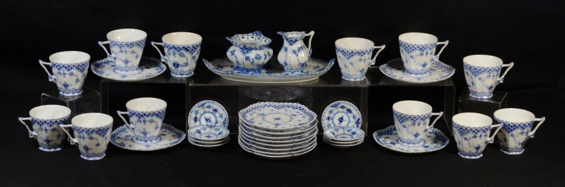 35 Pieces Royal Copenhagen Blue Lace coffee service, to (1 of 2)