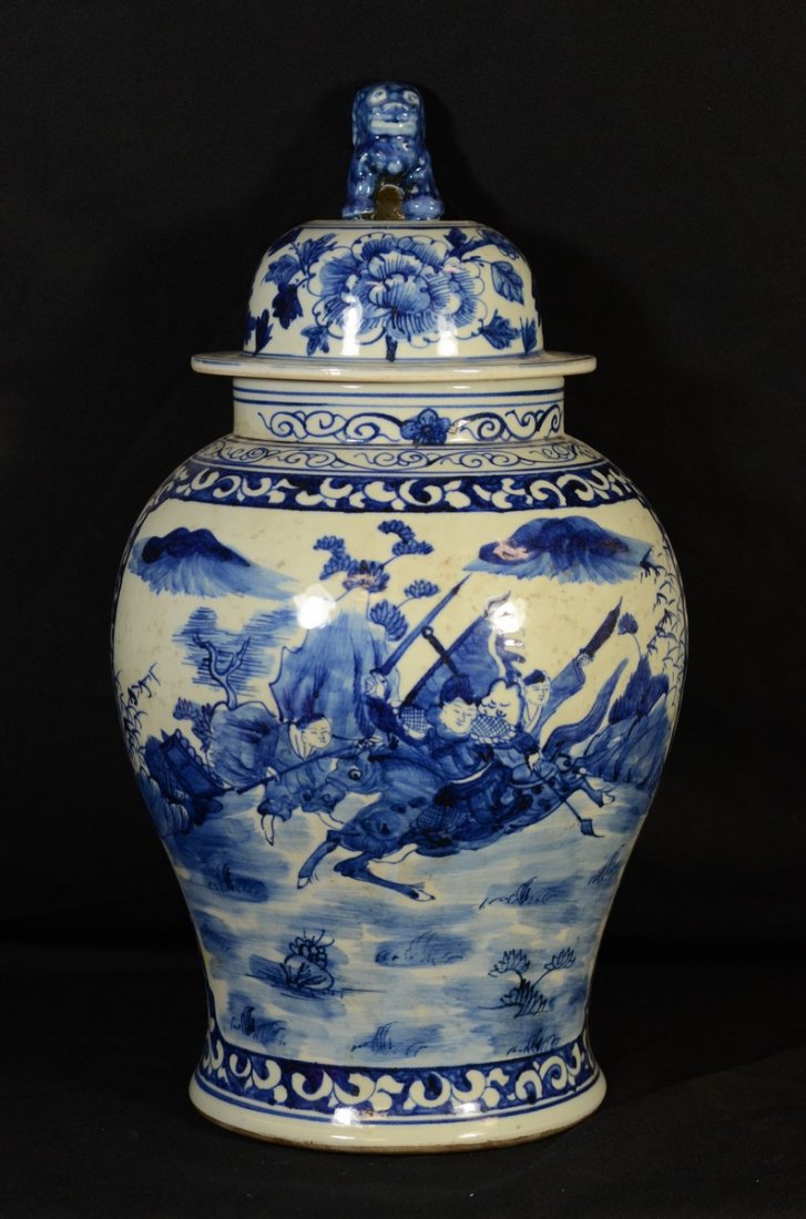 Large Chinese blue & white covered ginger jar, foo dog (1 of 5)