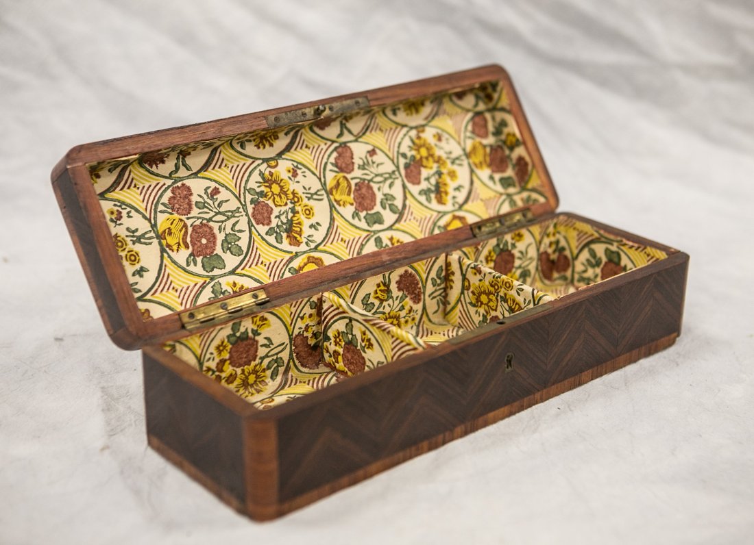 Rosewood and kingwood inlaid dresser box, 3 compartment: Rosewood and kingwood inlaid dresser box, 3 compartment interior, late 19th C, approx 12" long