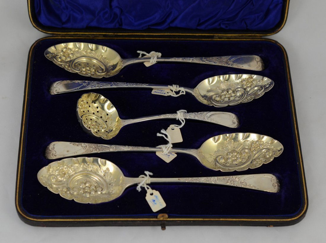 Boxed set 5 George III silver fruit spoons & a ladle; (1 of 3)