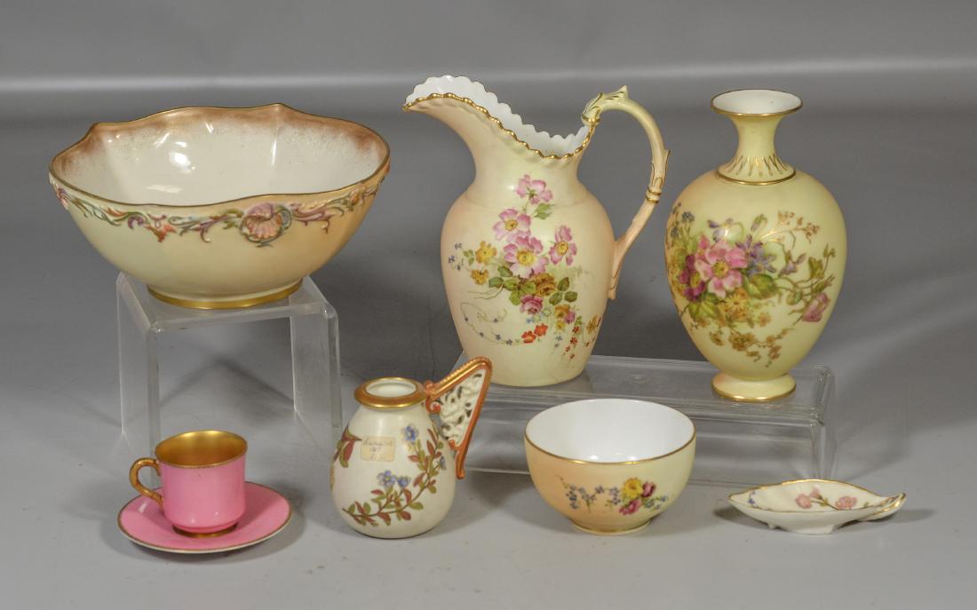 8 Pieces Royal Worcester porcelain, to include: floral (1 of 2)