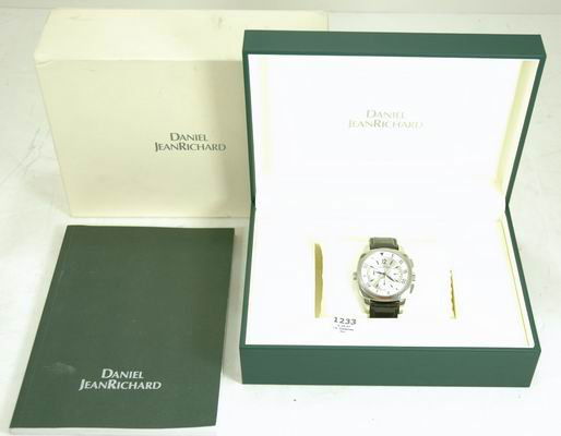 DANIEL JEAN RICHARD TV SCREEN CHRONOGRAPH: MENS S/S DANIEL JEAN RICHARD TV SCREEN AUTOMATIC CHRONOGRAPH WITH INNER ROTATING BEZEL REF#25030 MEASURING APPROX. 45MM INCLUDING CROWN COMES WITH BOX AND BOOKS SILVER DIAL 3 REGISTERS PARENT COMPANY