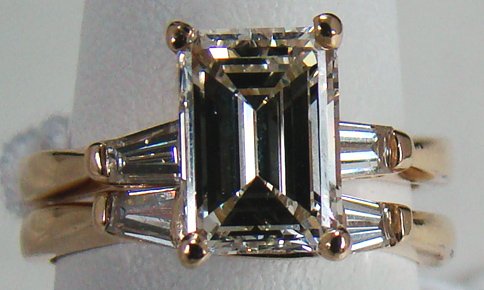 14KT Y.G 3.00CT EMERALD CUT DIAMOND ENGAGEMENT RING