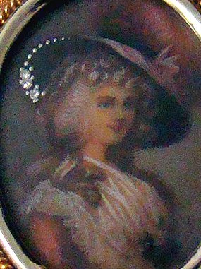18KT Y.G. HAND PAINTED PORTRAIT PENDANT - 2