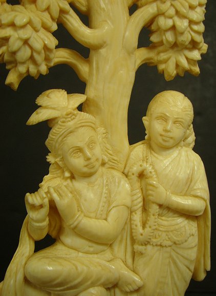 VINTAGE CARVED IVORY GROUPING OF 2 WOMEN - 2