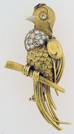 19KT Y.G. DIAMOND BIRD PIN .50CT