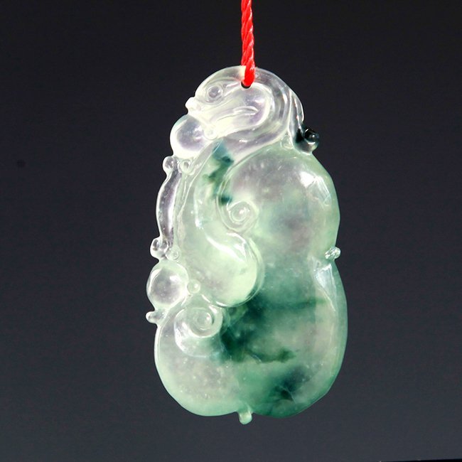 A FINELY CARVED JADEITE PENDANT (1 of 3)