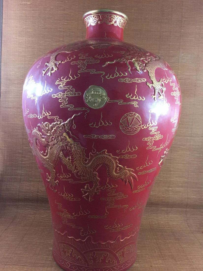 Chinese Vintage Famille Rose Porcelain Vase with red (1 of 5)