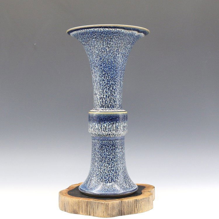 Chinese Porcelain Blue & White Vase (1 of 6)