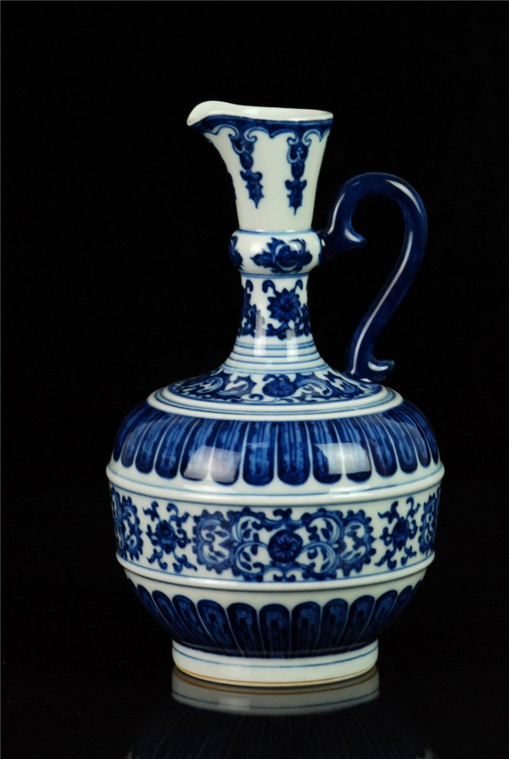 Fine Chinese porcelain blue & White Vase (1 of 9)