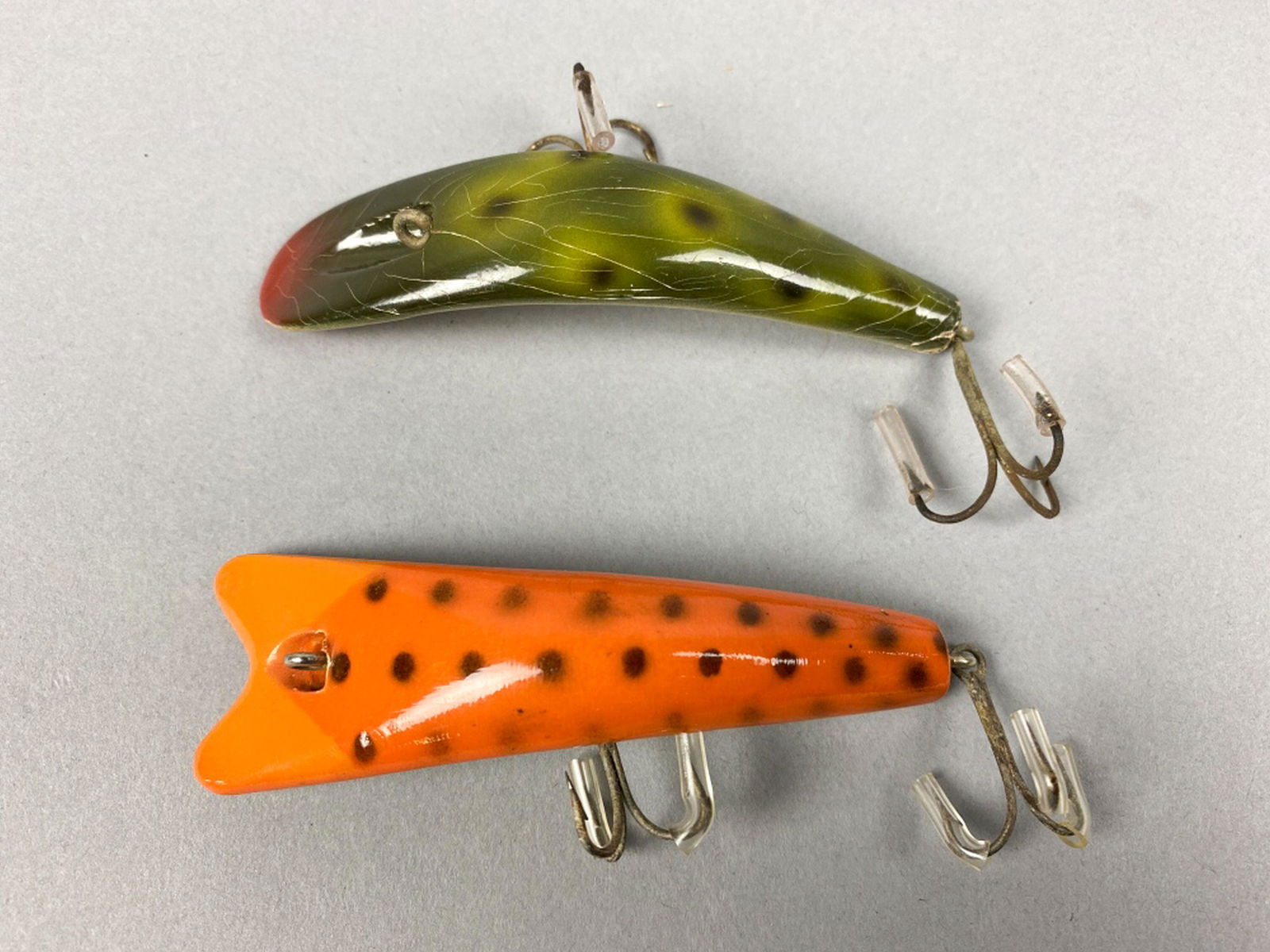 Lot of 2 Paw Paw Go-Diva Wooden Spoon Vintage Fishin: Lot of 2 Paw Paw Go-Diva Wooden Spoon Vintage Fishin Lures, Very scarce, #1 - 3625W-2 - Orange with Black Spots W Lip - Ex Couple of pointers minor flaws, #2 - 3608W2 - Frog Spot Round Lip - VG Rub on