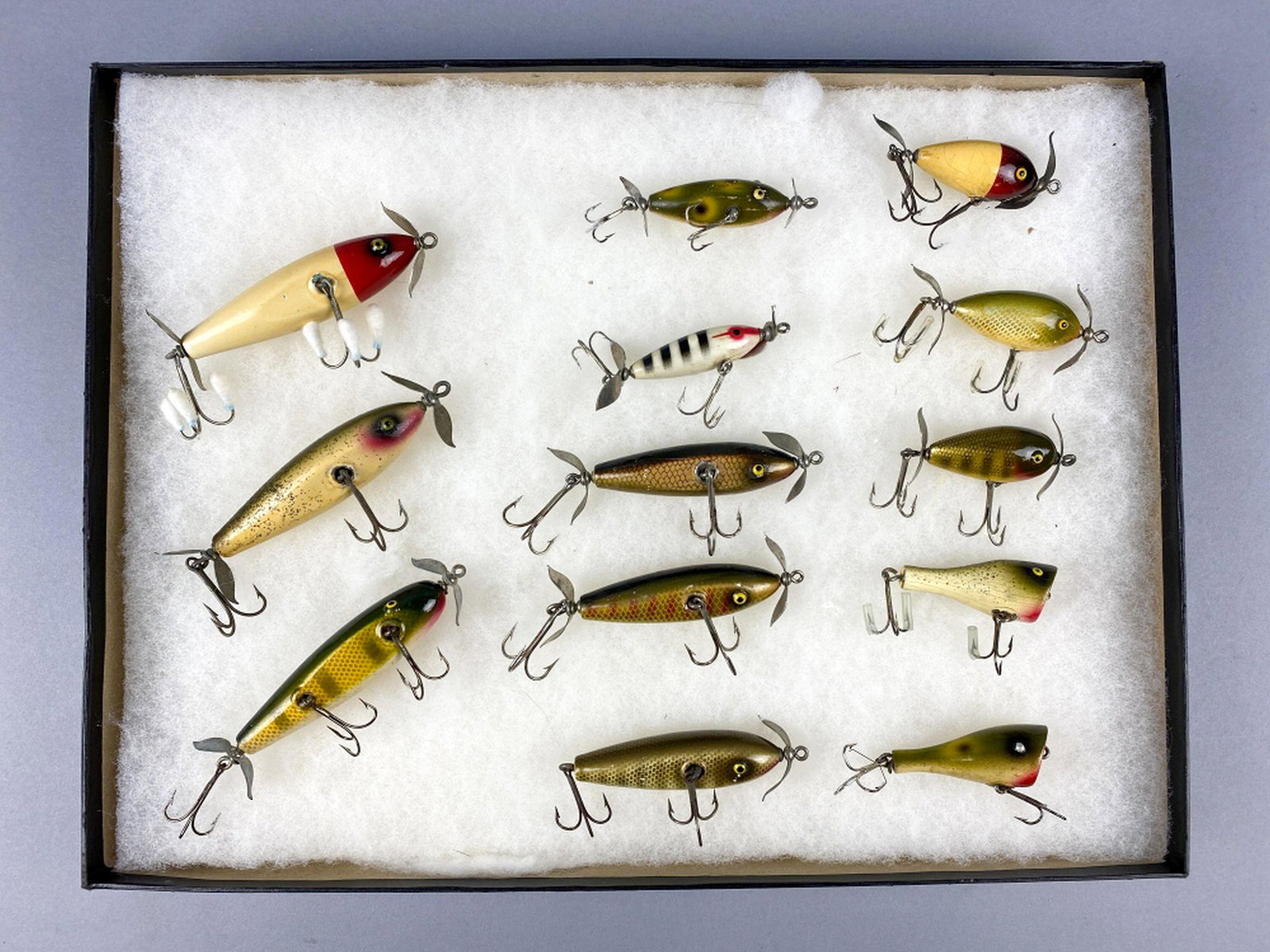 Lot of 13 Vintage Paw Paw Vintage Fishing Lures, 1300: Lot of 13 Vintage Paw Paw Vintage Fishing Lures, 1300 Spinning sunfish x 3 - white/red head, perch and shad, 9700 Spinning Plunker x 2 - frog spot and silver flitter, 9800 Spinning Wounded Minnow - fr