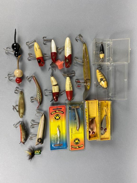 19 Fishing Lures, 2 Nilsmaster in original pkg., 2 Paul (1 of 4)