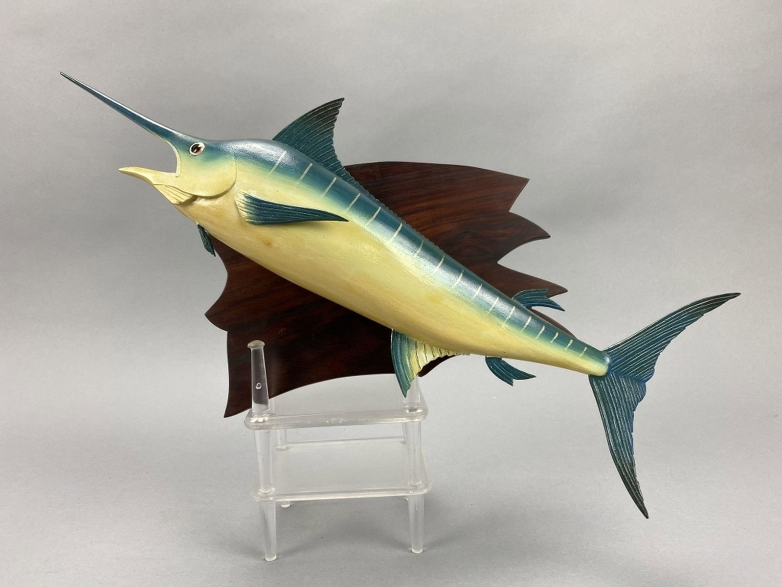 Willy McDonald Hand Carved Marlin: noted Michigan carver, tack eyes, carved tail & wooden fins, mint original paint, in excellent condition with great detail, 15.5"L, est. 400 - 600