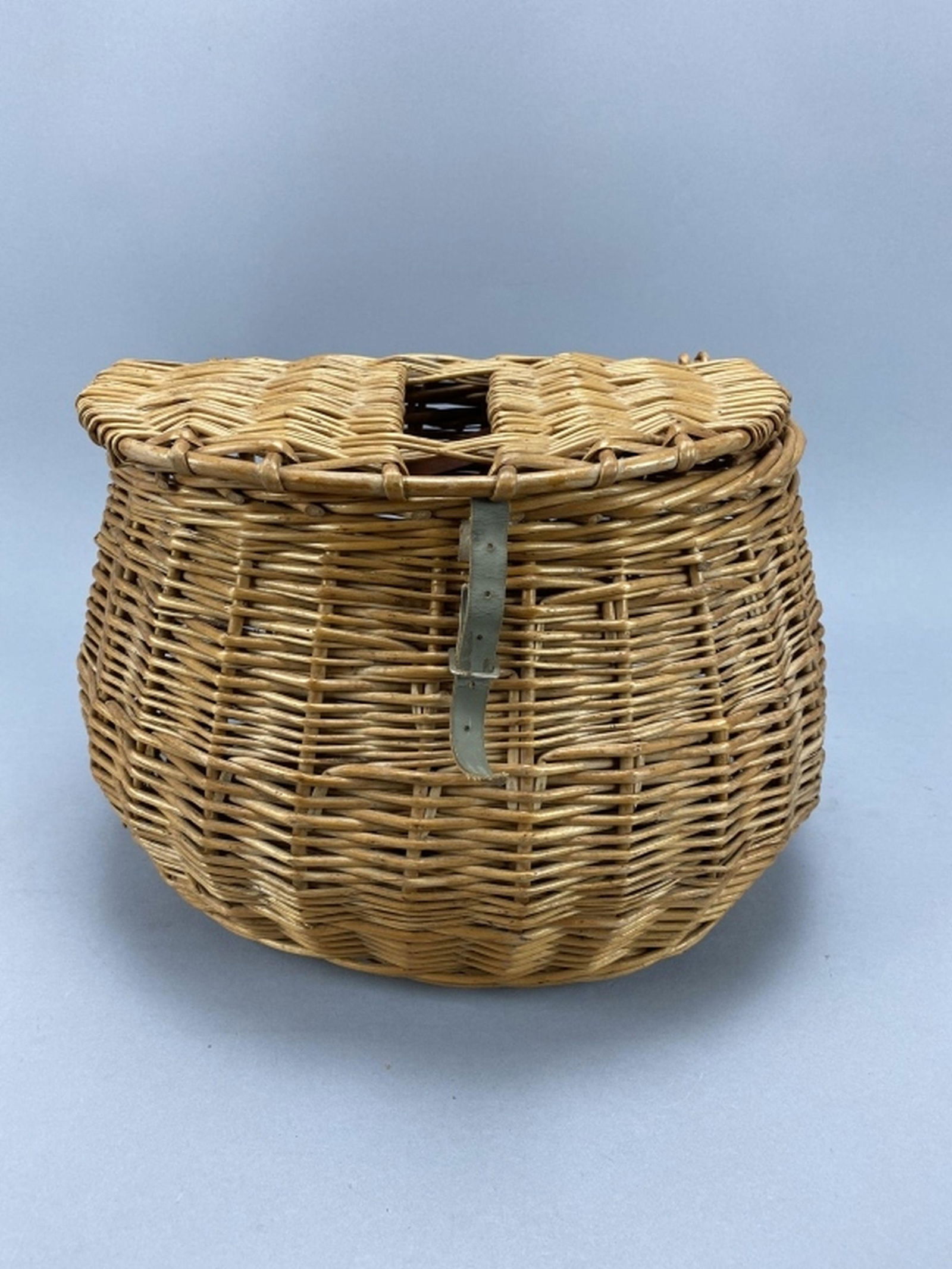 Wicker Fish Creel (1 of 6)