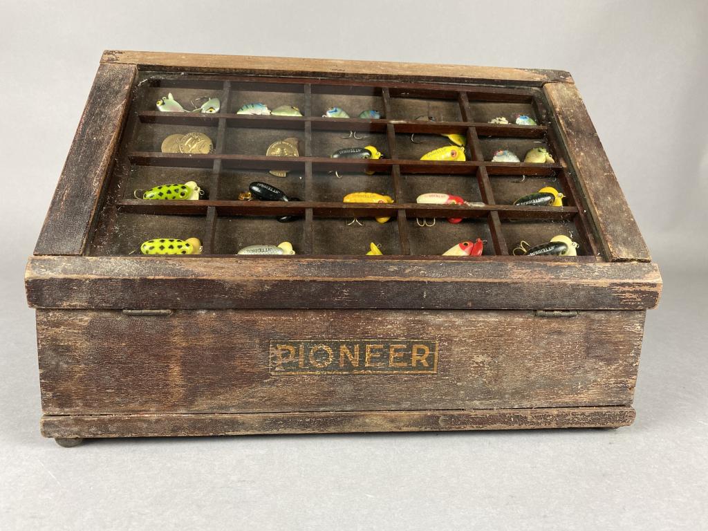 24 Vintage Fishing Lures & Case (1 of 9)