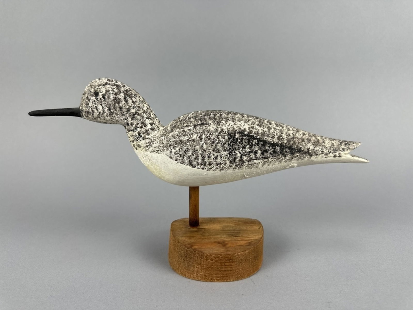 Hurley Conklin Shorebird: Manahawkin, NJ, painted eyes, excellent original paint, small amount of sap bleed on breast, nice form, makers signature on bottom, 12.5"L, est. 300 - 500