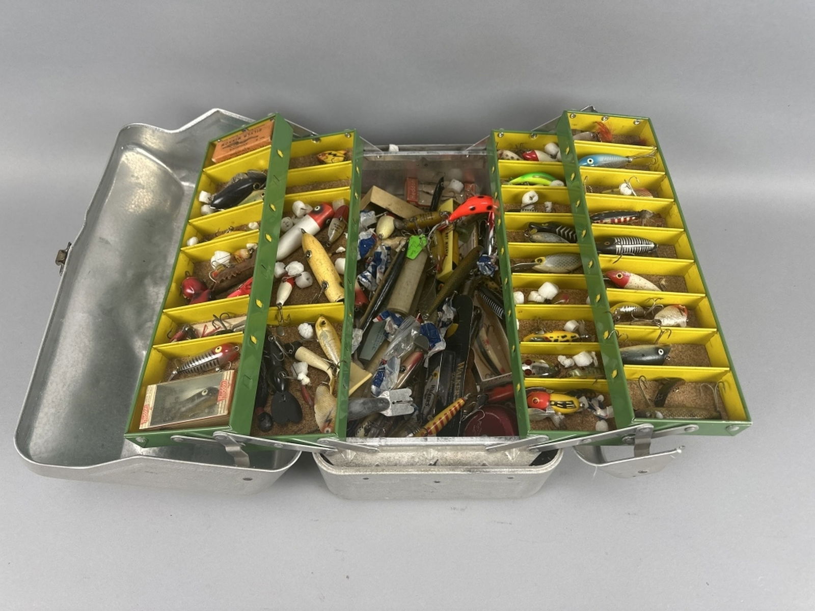 Vintage Metal Tacklebox Full of Lures (1 of 11)