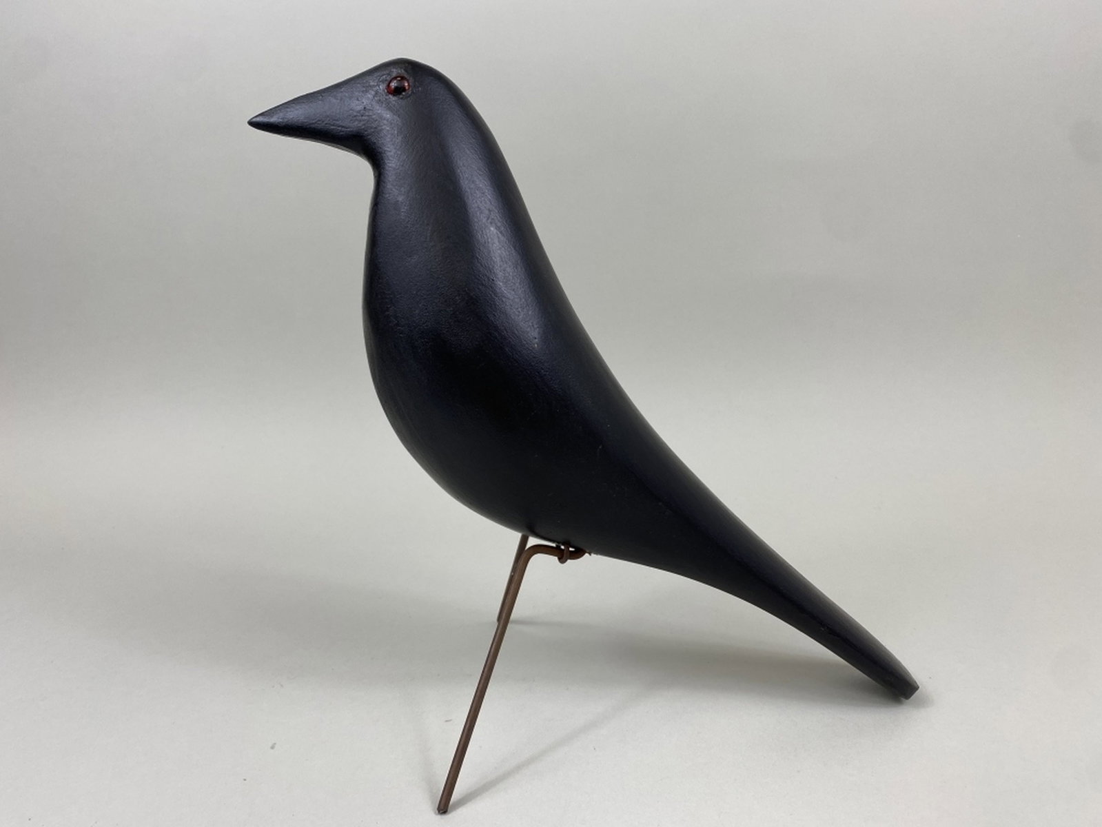 Dennis Entwistle Crow Decoy: Morris, IL, glass eyes, solid body, strong original paint, excellent condition, great form carved in the Perdew style, metal legs, 14" from head to tail, 10.5"T, est. 150 - 250
