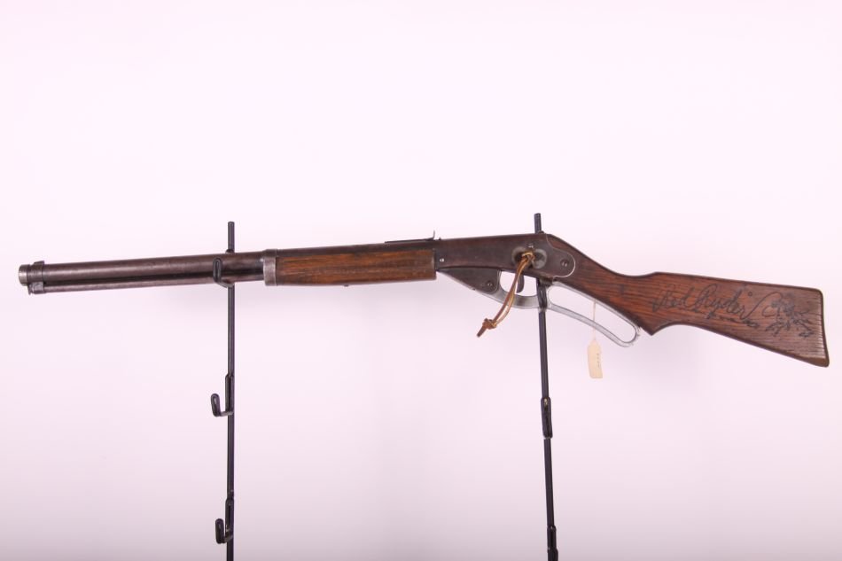 Daisy No. 111 Mdl 40, Red Ryder Carbine BB Gun, Lever: Daisy No. 111 Mdl 40, Red Ryder Carbine BB Gun, Lever Action, Wood Stock, Plymouth, MI, Pat 880,555 - 1,062,855, Fires