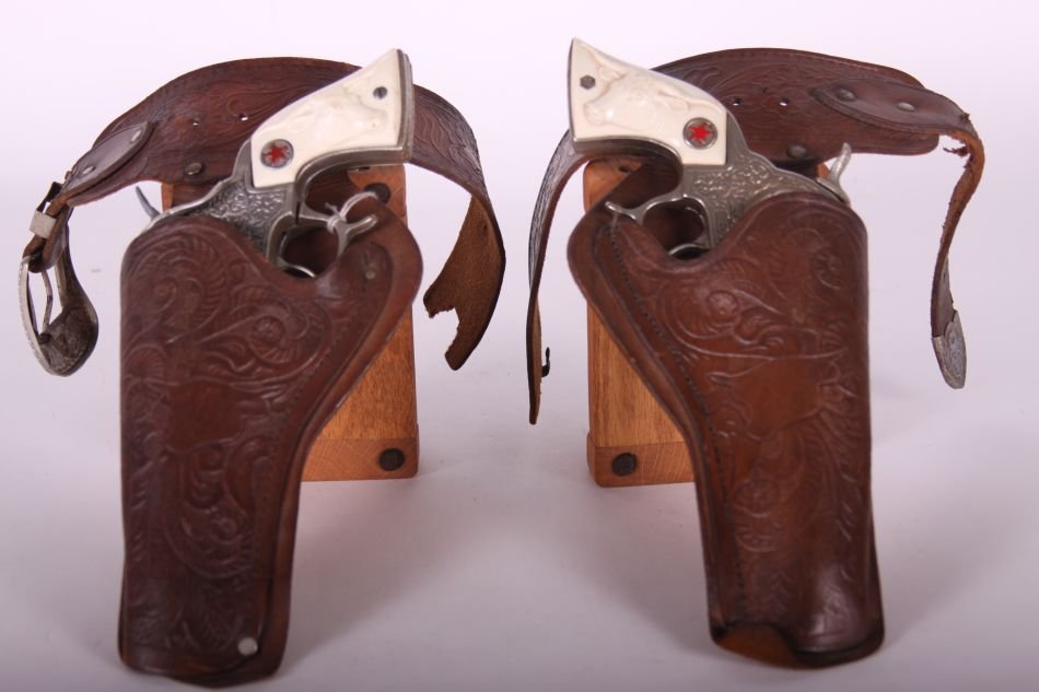 Pr of Hubley Texan Cap Guns, Cast Iron, w/ Leather (1 of 6)