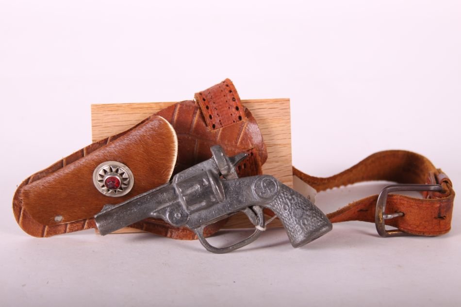 Andes, Oh-Boy, Cap Pistol, Cast Iron, w/ Single Holster: Andes, Oh-Boy, Cap Pistol, Cast Iron, w/ Single Holster and Belt