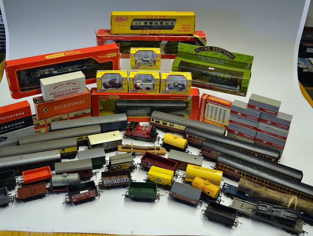 Assorted Selection of Locomotives, Rolling St: Assorted Selection of Locomotives, Rolling Stock and Coaches to include Hornby 'Kneller Hall' Great Western Loco 5934 in green, Corgi 'Flying Scotsman' Die Cast model 1:120 scale, wagons include BP, S