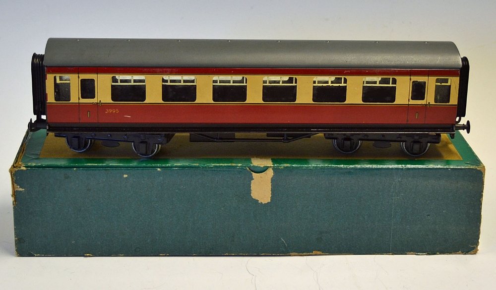 Bassett-Lowke 0 Gauge British Railways 1st Cl: Bassett-Lowke 0 Gauge British Railways 1st Class Corridor Coach No. 111/0, with original box (damaged in poor condition), coach is good in red 3995 with corridor connectors
