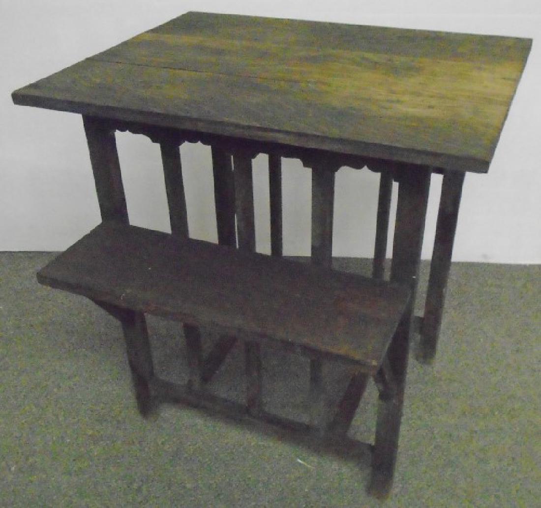 Oak Stand, unusual shape (1 of 1)