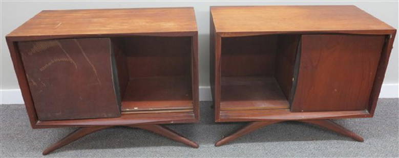 2 Mid Century Night Stands: 2 Mid Century Night Stands