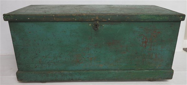 Dovetail Blanket Box in Green Paint: Dovetail Blanket Box in Green Paint