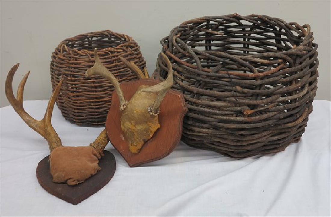 2 Baskets, 2 Sets of Antlers: 2 Baskets, 2 Sets of Antlers