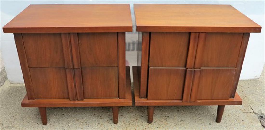 2 Mid-Century Stands, American of Martinsville Fur (1 of 3)