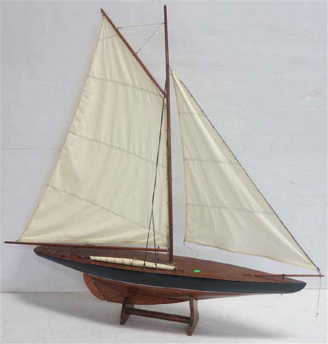 Pond sailer (1 of 1)